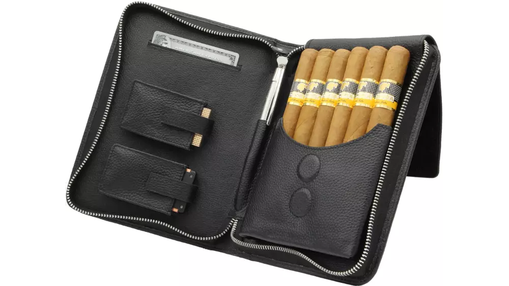 калъф за пури ADORINI Travel real leather black yarn 6 cig