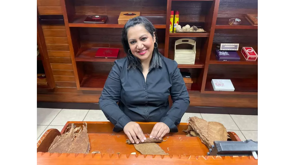 INVITATION - FLOR de COPAN, cigar rolling demonstration & summer cocktails