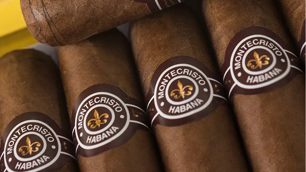 Montecristo Media Corona