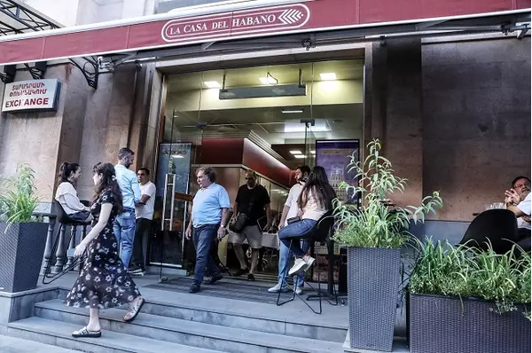 Master Torcedor 9 th degree from Cuba with impressive demonstrations