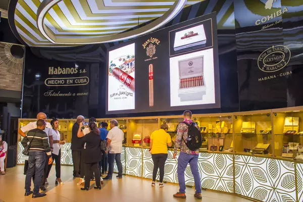 Habanos S.A. closed the 23rd Habanos Festival with the launch of Partagas Linea Maestra on an exclusive Gala Dinner