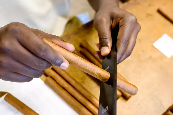 How to cut a cigar. Types of cuts.